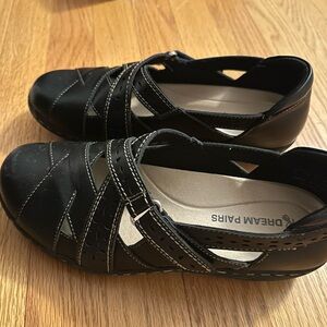 Dream Pairs Women's Black Cut-Out Flats